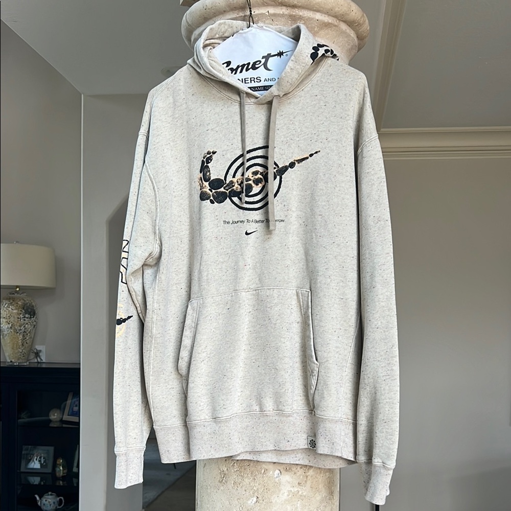 NWOT Men’s Nike Cream Hoodie with Graphic Design Size Medium Beige Black Color